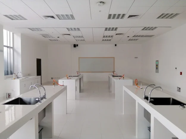 Laboratorio de Química en la UTP sede Lima Norte.