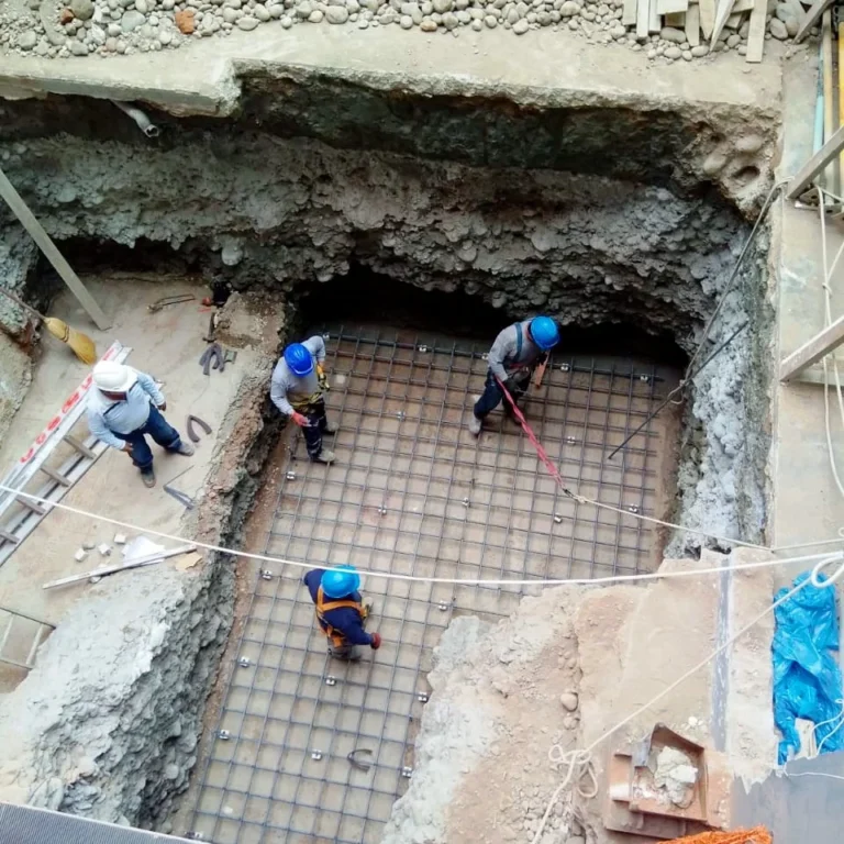 Construcción de cimentación y acabados en ascensor de fachada del Instituto SISE