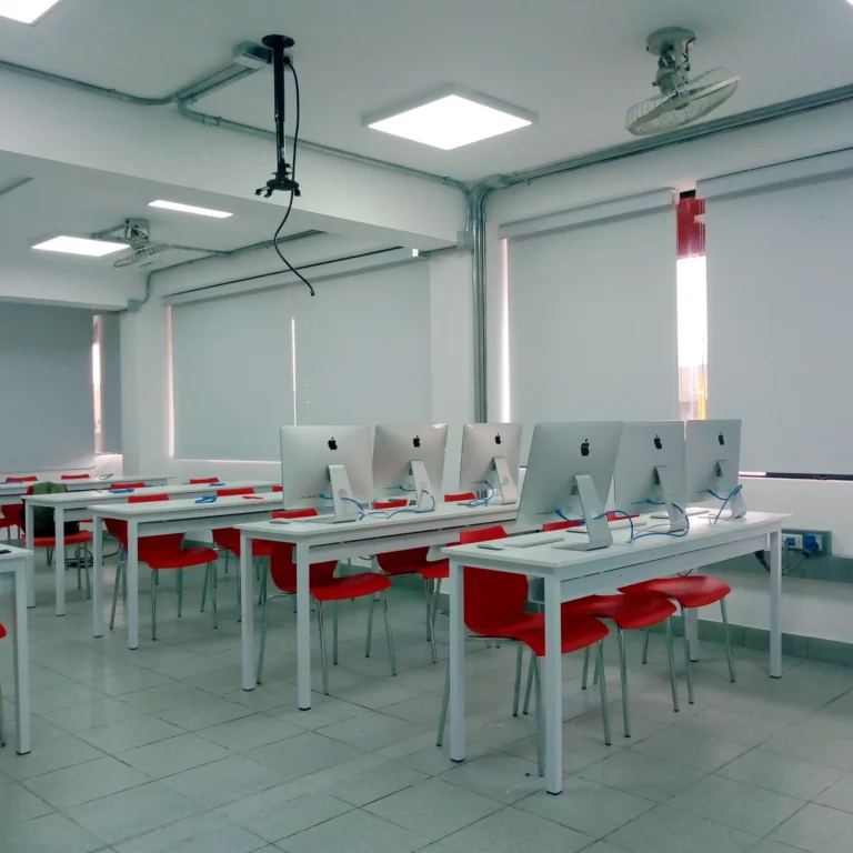 Acondicionamiento de laboratorios y aulas en SISE sede Surco y la sede San Juan de Miraflores.