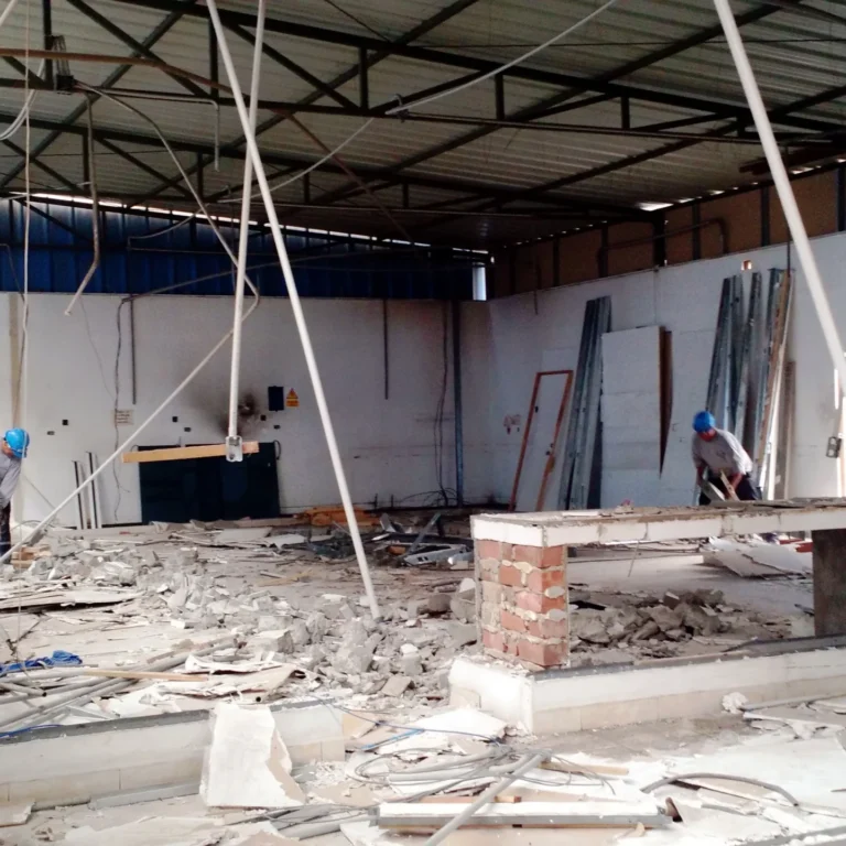 Acondicionamiento y construcción de Oficinas Administrativas en Universidad SISE.