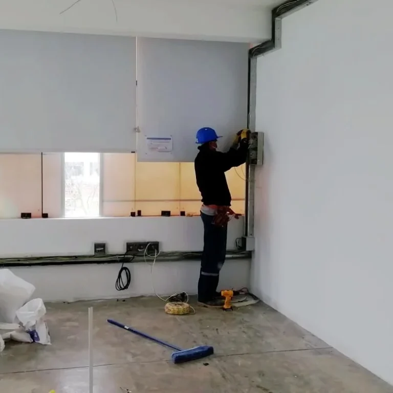 Acondicionamiento de laboratorios y aulas en SISE sede Surco y la sede San Juan de Miraflores.