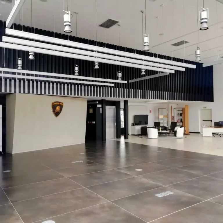 Implementación y Remodelación - Obras civiles y construcción - Remodelación de showroom Lamborghini y Bentley