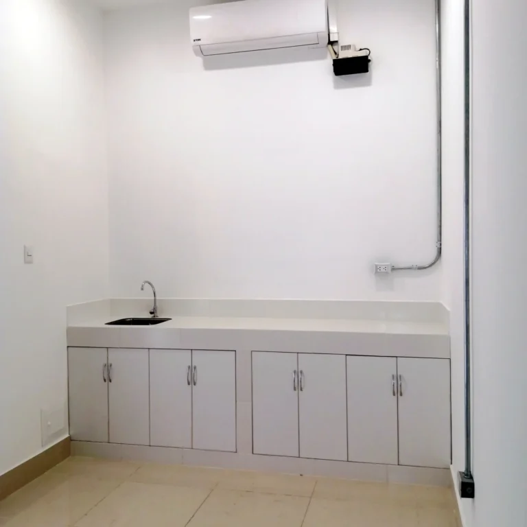 Laboratorio de Química en la UTP sede Lima Norte.