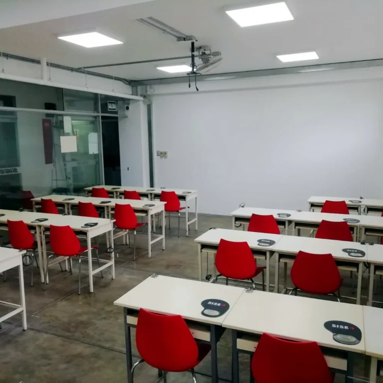 Acondicionamiento de laboratorios y aulas en SISE sede Surco y la sede San Juan de Miraflores.