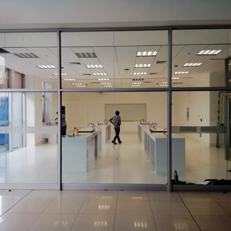 Laboratorio de Química en la UTP sede Lima Norte.
