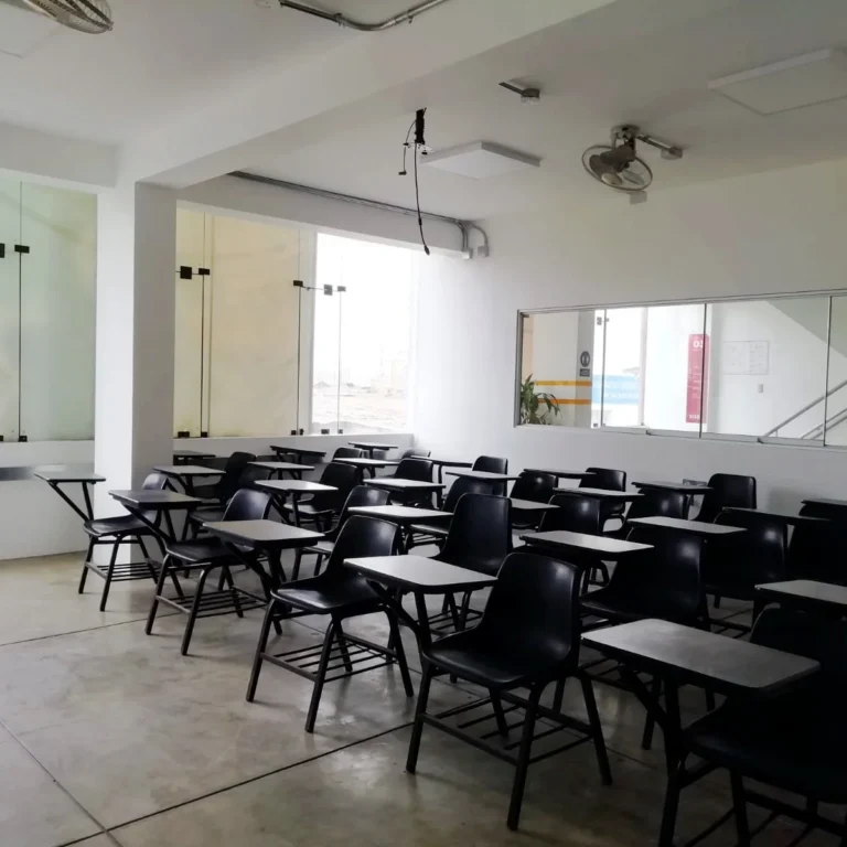 Acondicionamiento de laboratorios y aulas en SISE sede Surco y la sede San Juan de Miraflores.