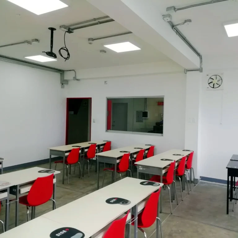 Acondicionamiento de laboratorios y aulas en SISE sede Surco y la sede San Juan de Miraflores.