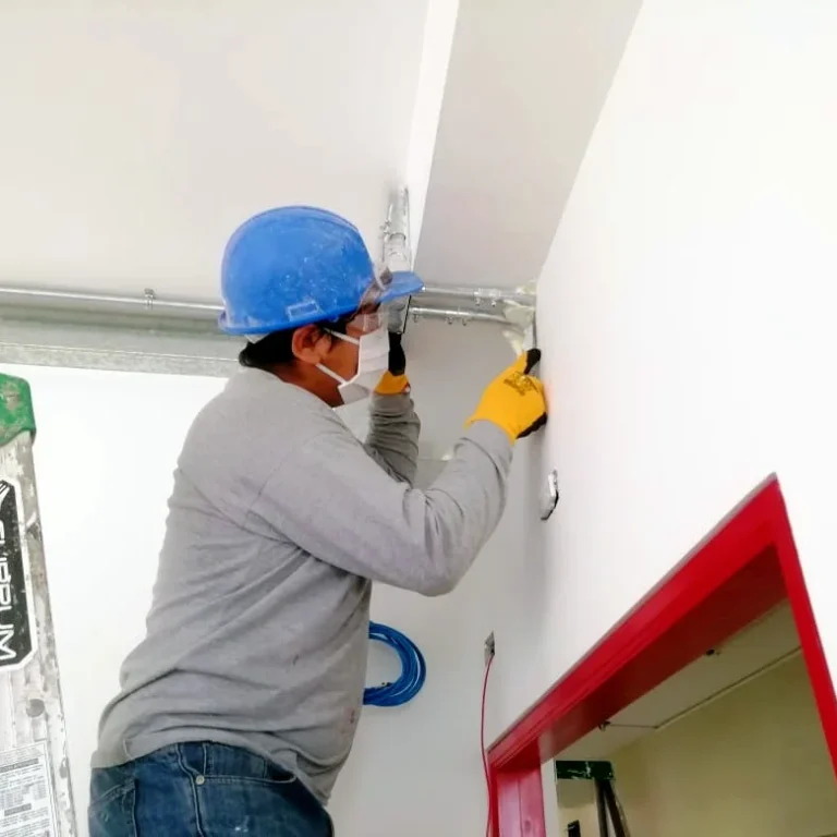 Acondicionamiento de laboratorios y aulas en SISE sede Surco y la sede San Juan de Miraflores.