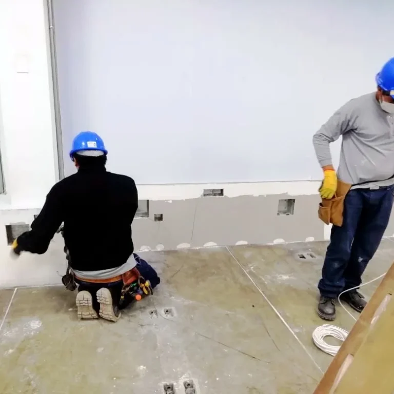 Acondicionamiento de laboratorios y aulas en SISE sede Surco y la sede San Juan de Miraflores.