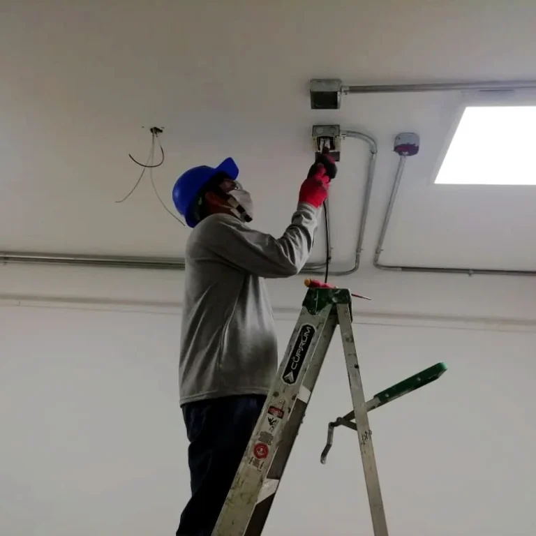 Acondicionamiento de laboratorios y aulas en SISE sede Surco y la sede San Juan de Miraflores.