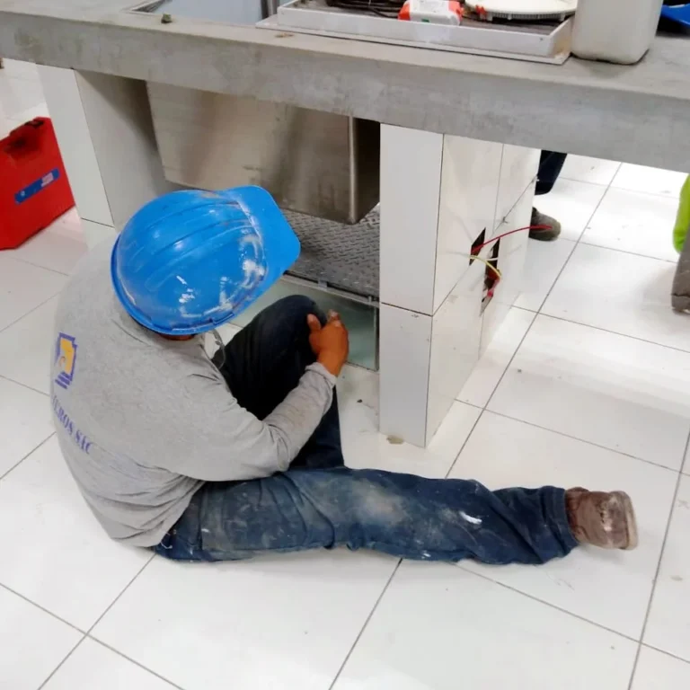 Laboratorio de Química en la UTP sede Lima Norte.