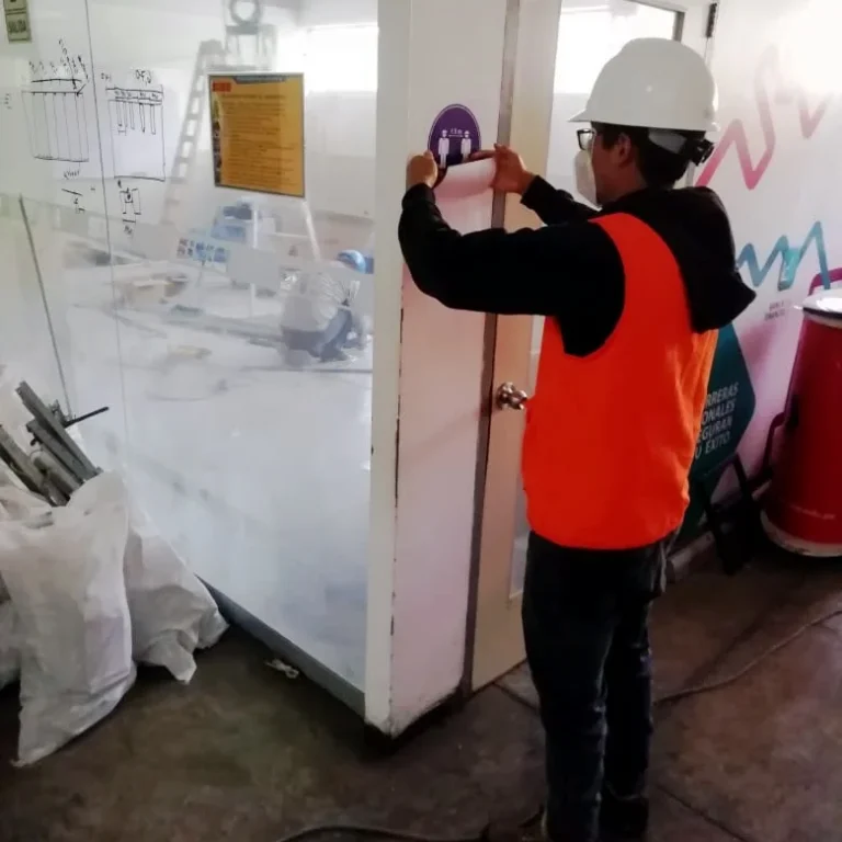 Acondicionamiento de laboratorios y aulas en SISE sede Surco y la sede San Juan de Miraflores.