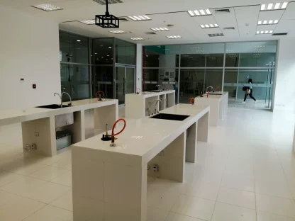 Laboratorio de Química en la UTP sede Lima Norte.